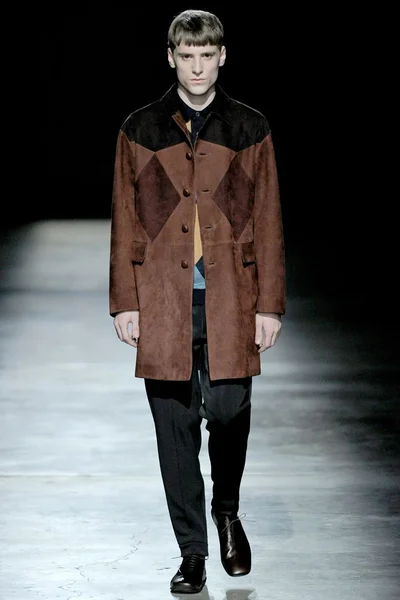 Look 15